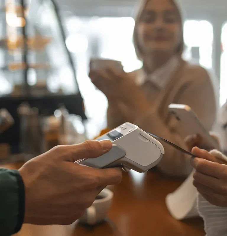 Envío confiable de facturas mediante sistema de colas